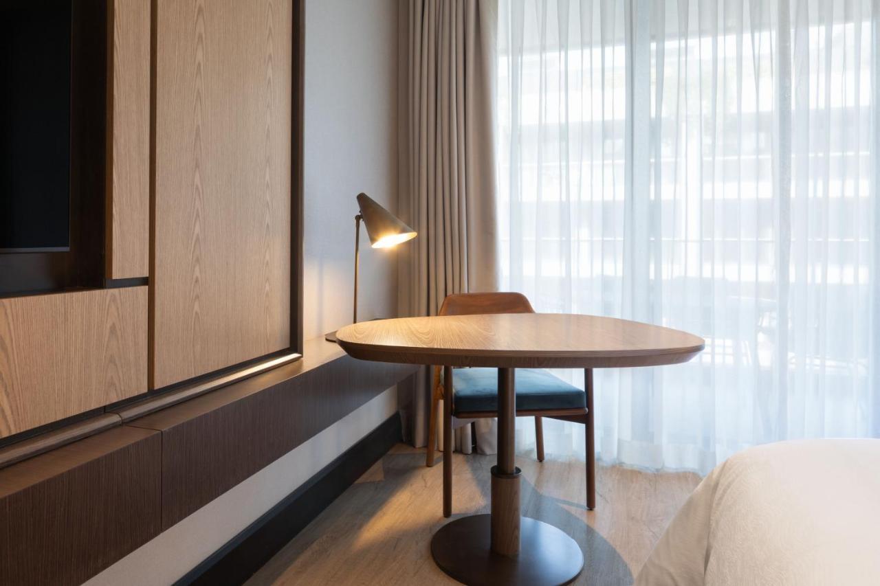 Deluxe Guest room, 1 King, Courtyard view, Terrace